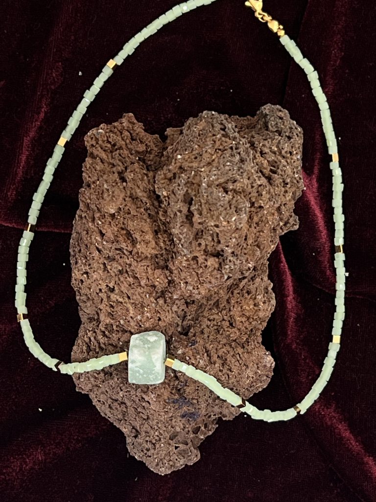 Collier pierre naturelle et resine